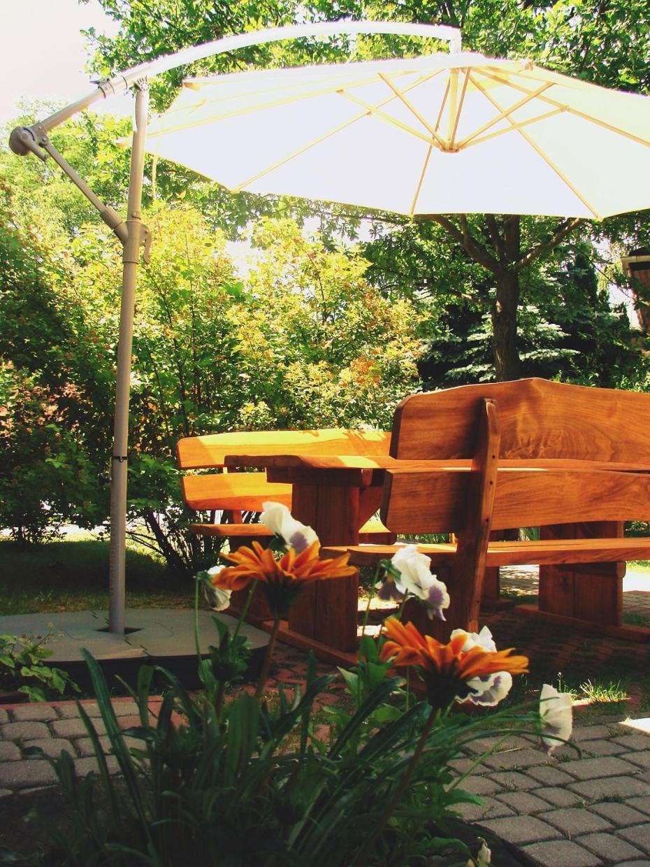 Agroturystyka Pod Modrzewiami Nowy Tomysl Exterior photo
